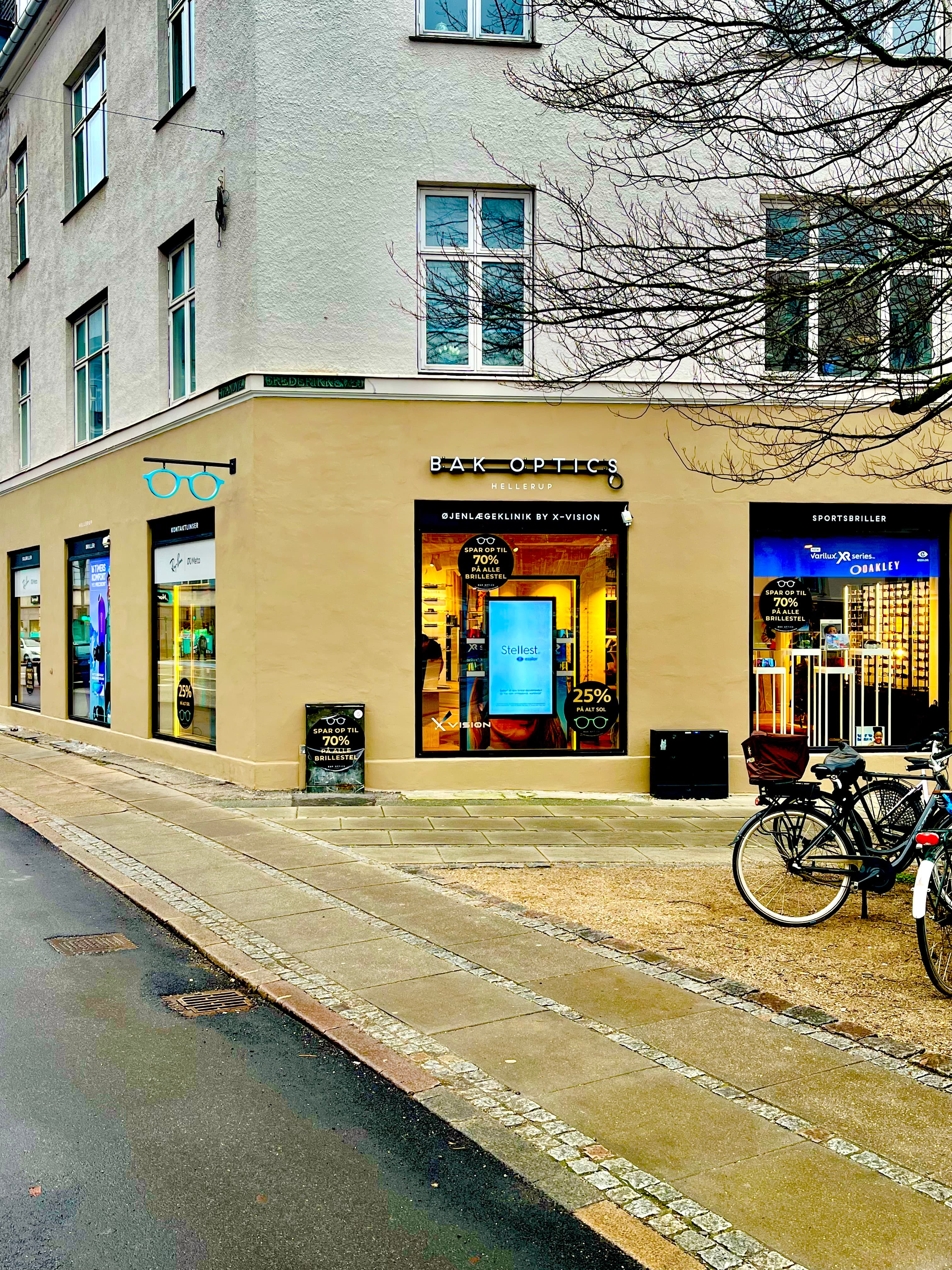 X-Vision Eye Center på Strandvejen 88 i Hellerup, i samme bygning som Bak Optics